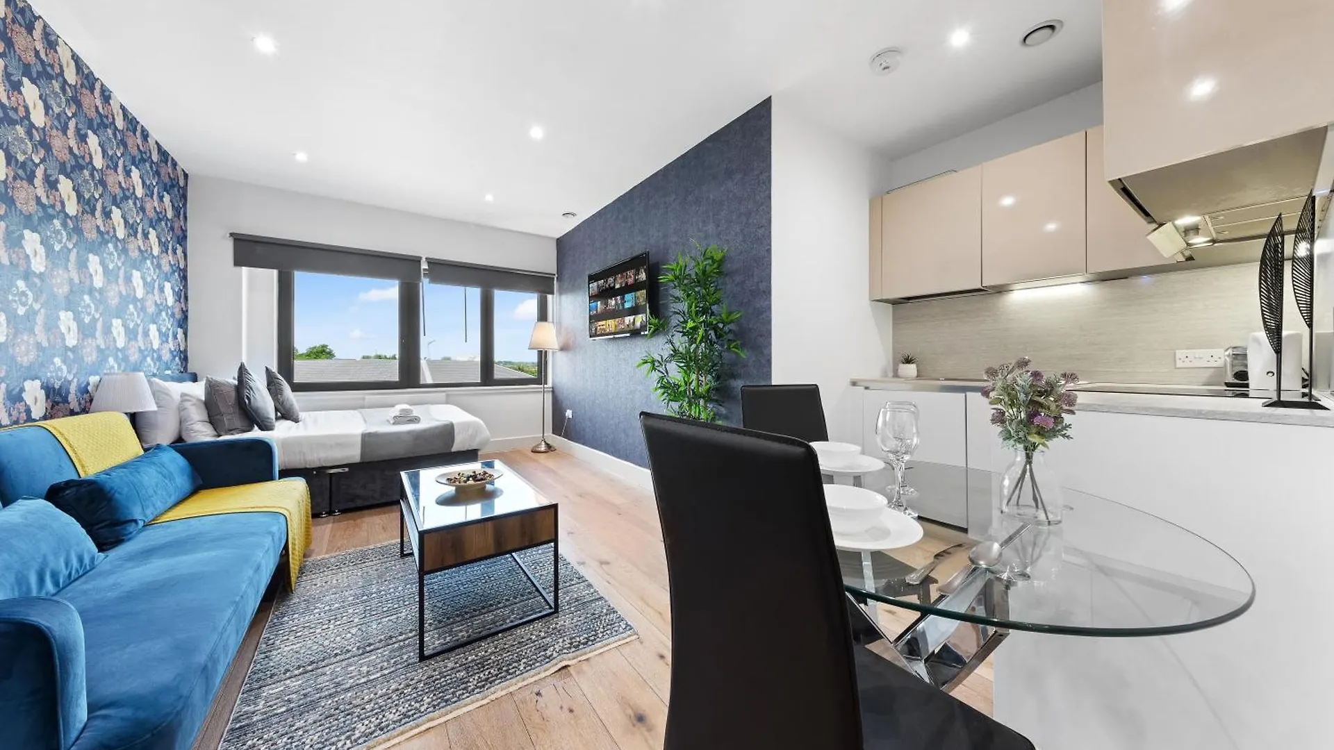 Modern One Bedroom Flat - Sleeps 5 -Near Heathrow - London Ub3