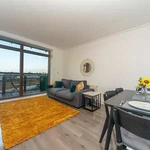 https://pass-the-keys-riverside-amazing-flat-in-london-close-to-the-o2.cambridgehotelsuk.com