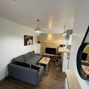 https://agreable-appartement-in-montmartre.fr-paris.fr