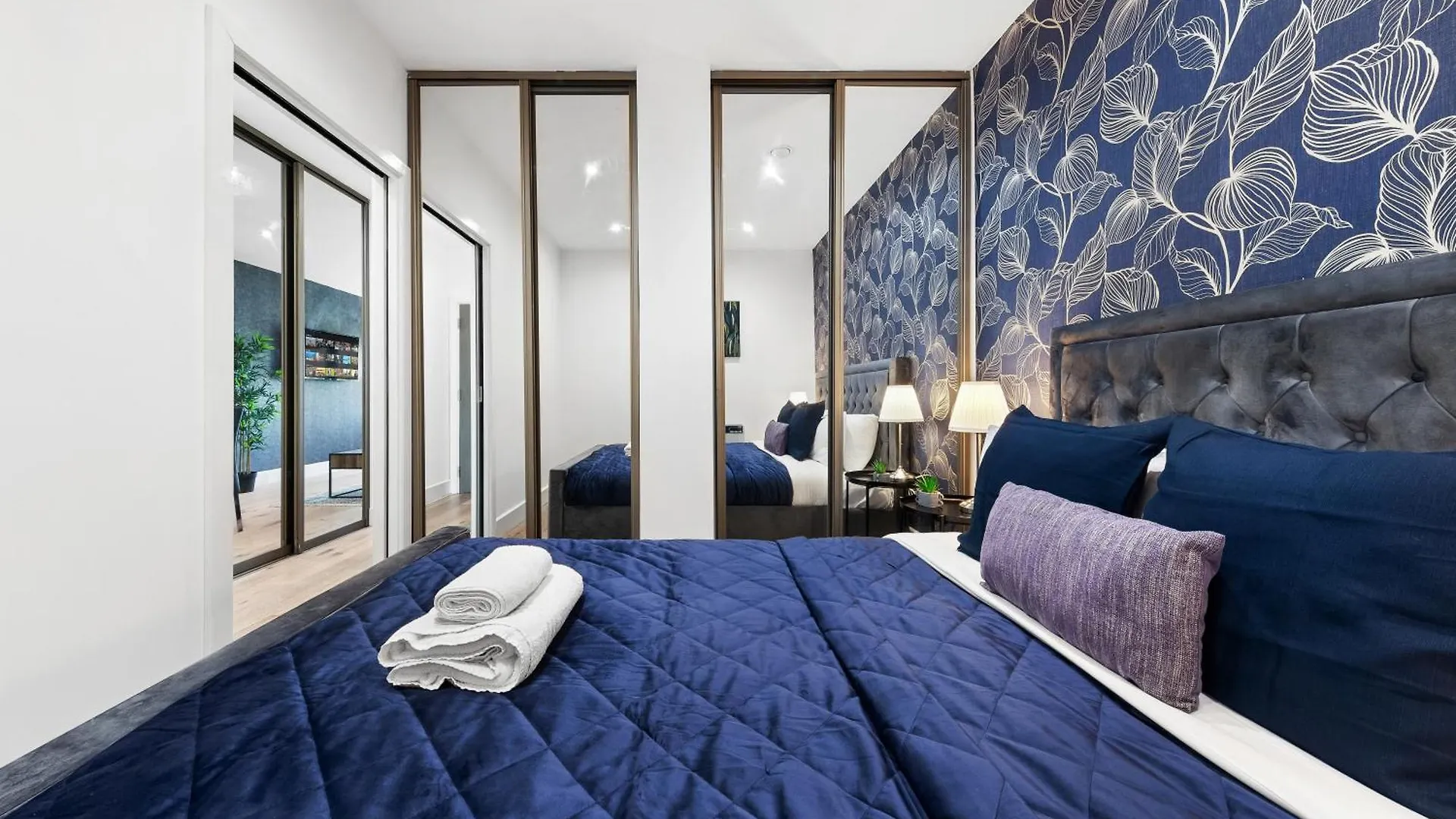 Modern One Bedroom Flat - Sleeps 5 -Near Heathrow - London Ub3 0*,  United Kingdom