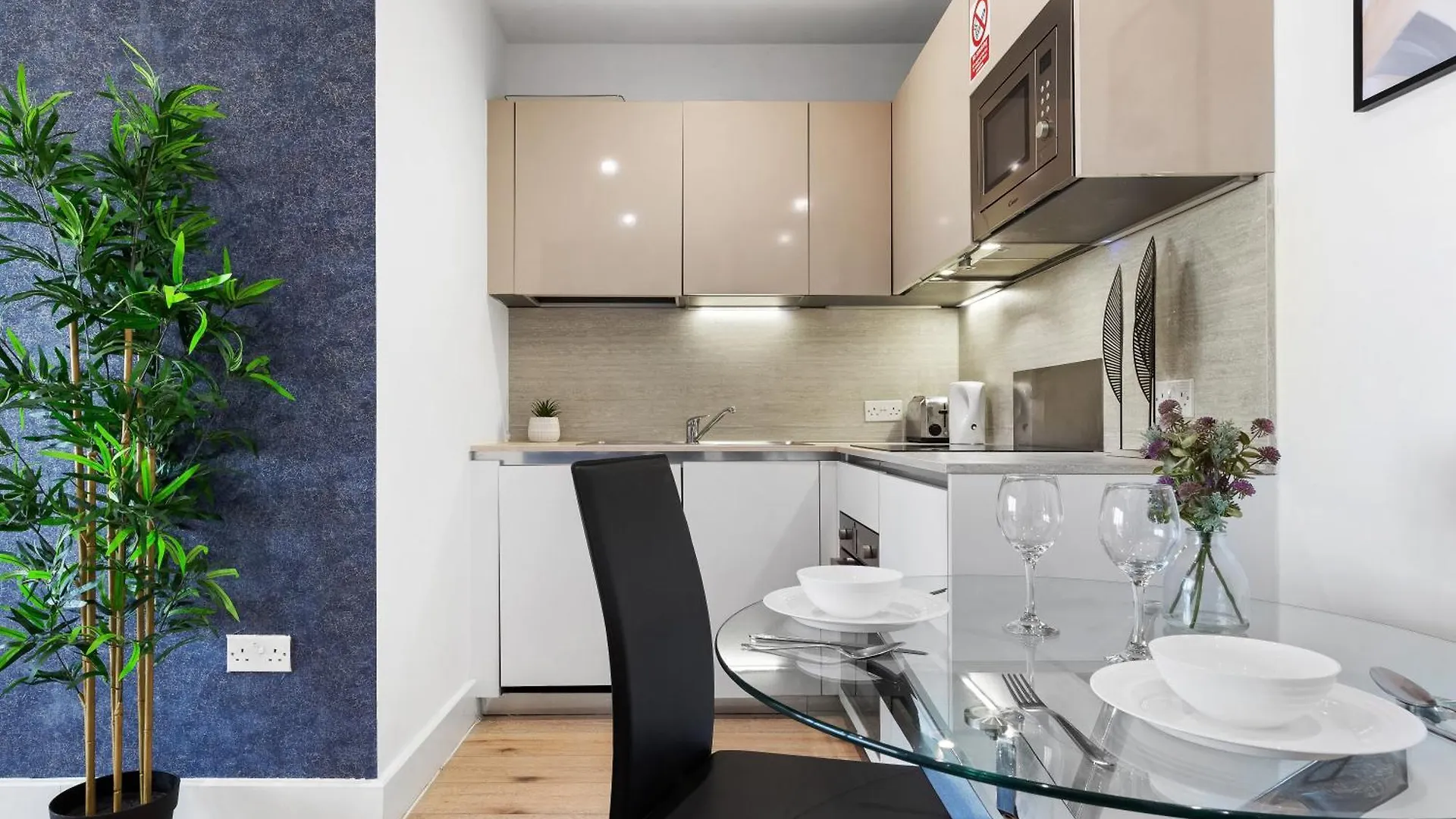 Modern One Bedroom Flat - Sleeps 5 -Near Heathrow - London Ub3 0*,  United Kingdom