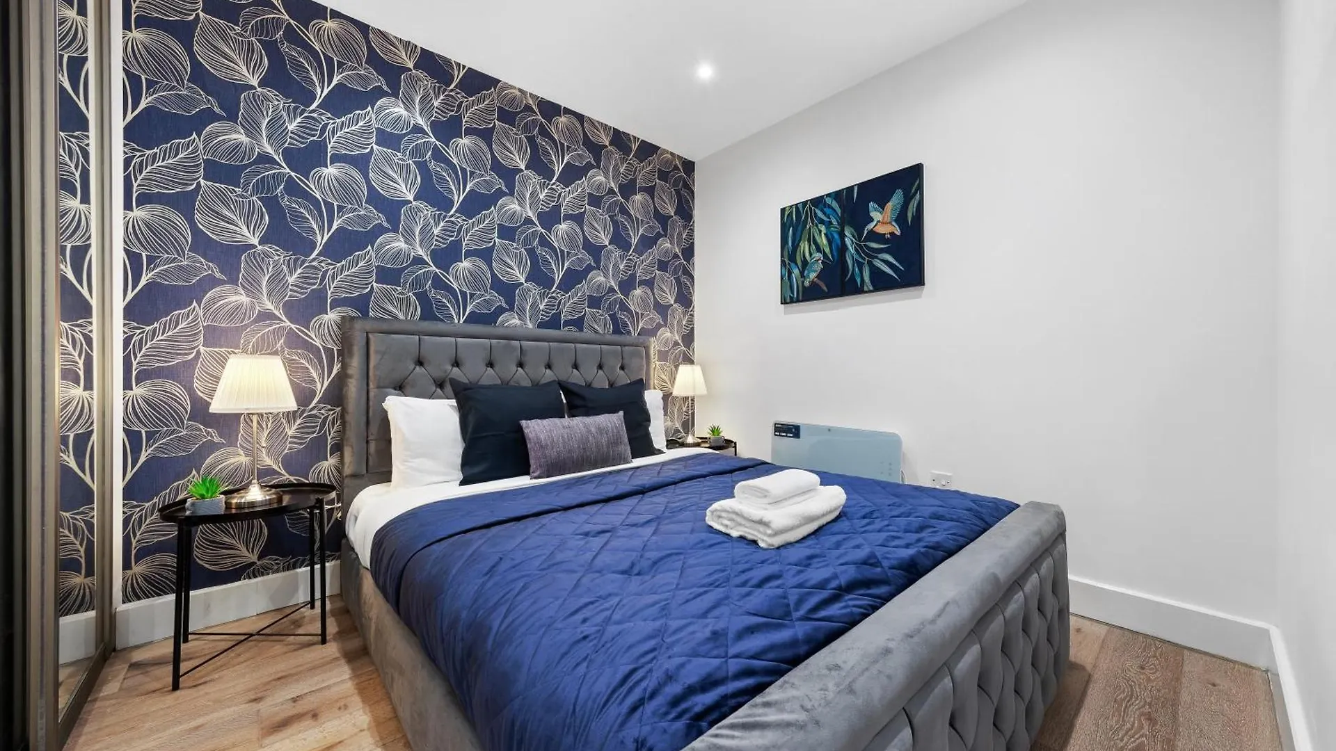 Modern One Bedroom Flat - Sleeps 5 -Near Heathrow - London Ub3