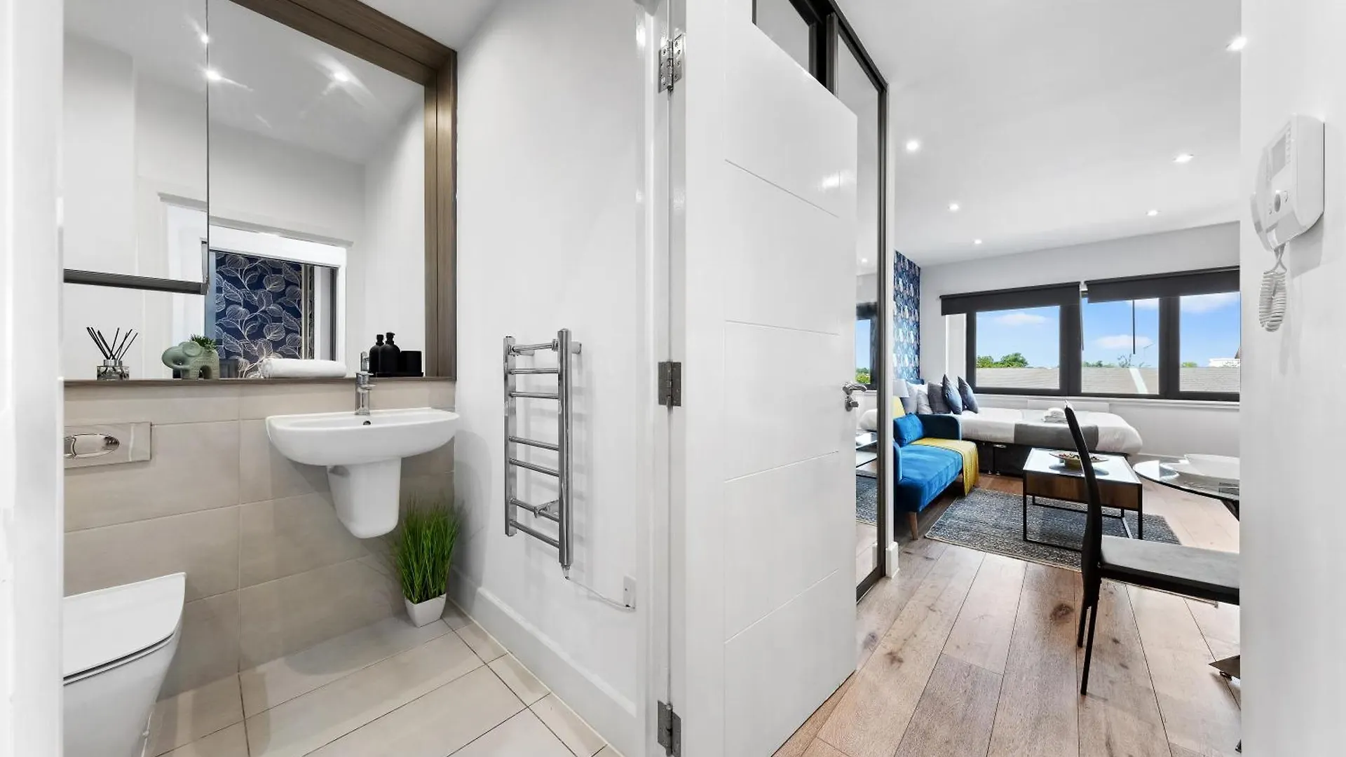 Apartment Modern One Bedroom Flat - Sleeps 5 -Near Heathrow - London Ub3