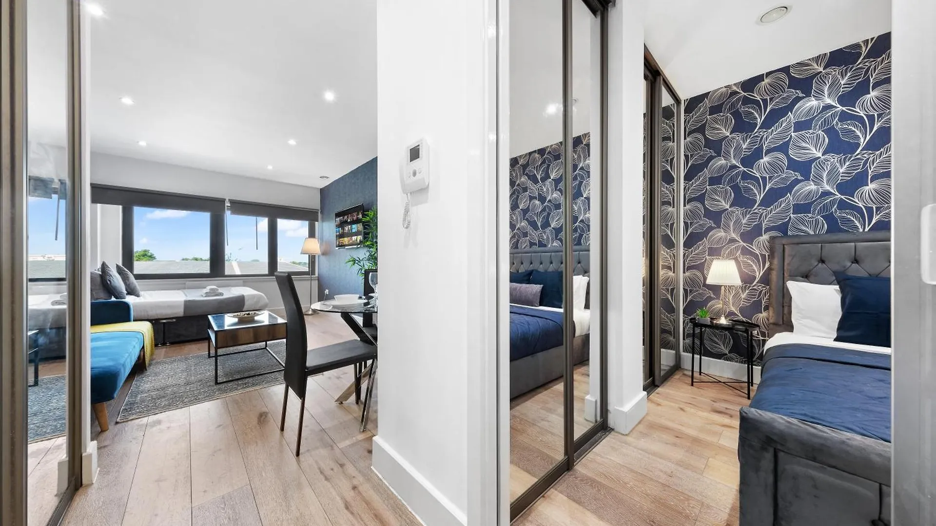 Modern One Bedroom Flat - Sleeps 5 -Near Heathrow - London Ub3 Apartment