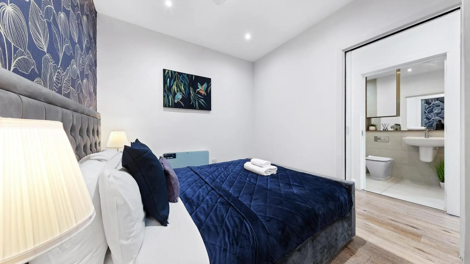 Modern One Bedroom Flat - Sleeps 5 -Near Heathrow - London Ub3 United Kingdom