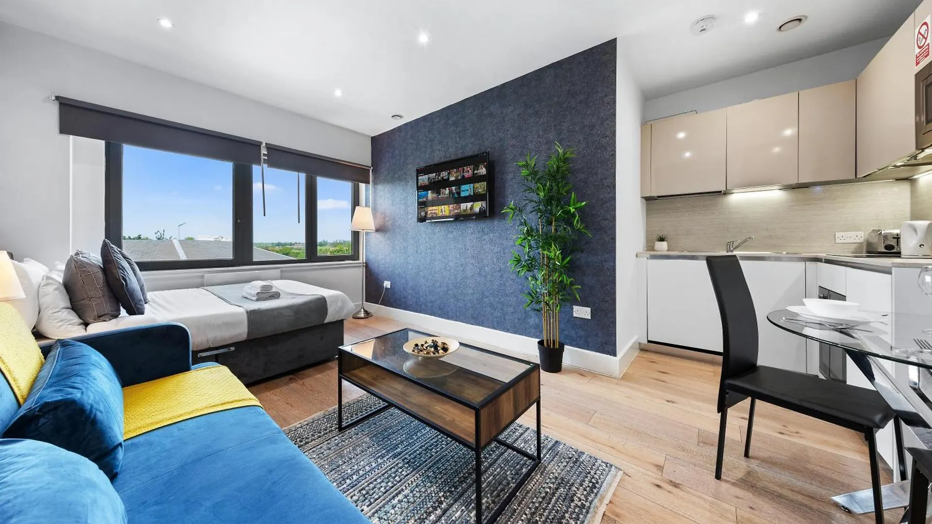 Modern One Bedroom Flat - Sleeps 5 -Near Heathrow - London Ub3